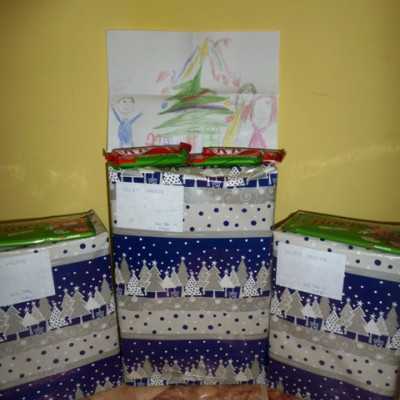 Érkeznek a „cipősdoboznyi szeretet” ajándékai és a csokoládék 2016 - alapítvány, adó 1%, támogatás