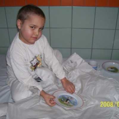 Zsolnay-kerámiák átadása a PTE gyermekhematológiáján - adó, 1%, alapítvány, támogatás