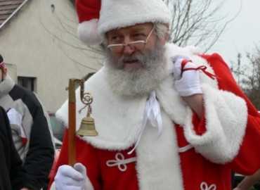 A Magyar Posta Zrt. 2.000.000,- forintos adományának átadása Nagykarácsonyban