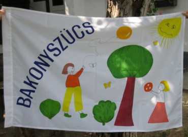 Az LG ajándékainak átadása Bakonyszücsön