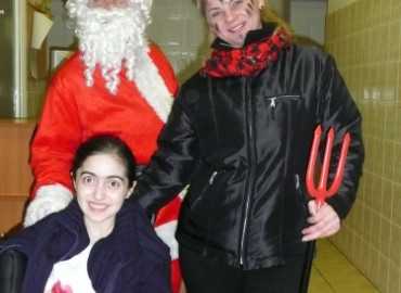 DE OEC Gyermekklinika kis betegeit ajándékozta meg a Mikulás a Malompark bevásárlóközpont és az alapítvány ajándékaival