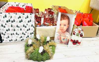 Készülnek a Mikulás csomagok a gyerekek részére.